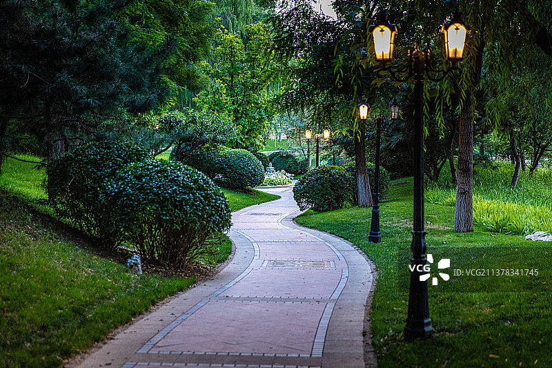 别墅区内园林景观图片素材