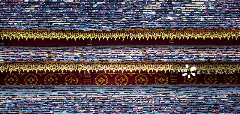 云南西双版纳傣族建筑屋顶图片素材