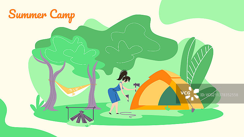 年轻女人用锤子将帐篷固定在地面上图片素材