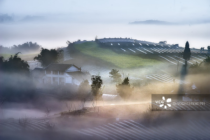 红土地日出图片素材