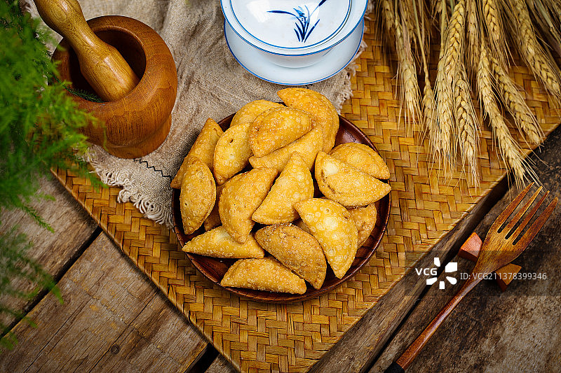 酥脆潮汕小吃酥饺图片素材