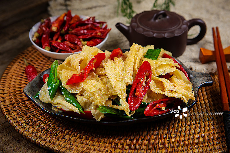 鲜香炒腐竹图片素材