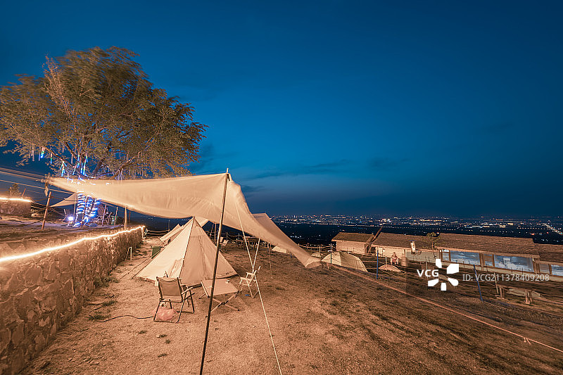 河南省洛阳市万安山国家地质公园露营小镇星空营地图片素材