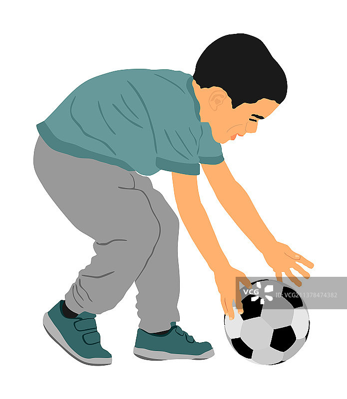 快乐的小男孩玩球游戏图片素材