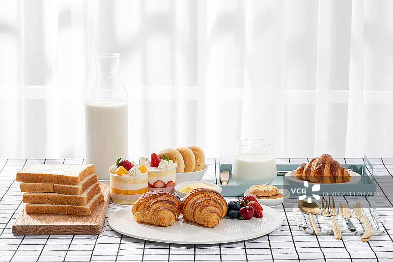 桌子上的早餐图片素材