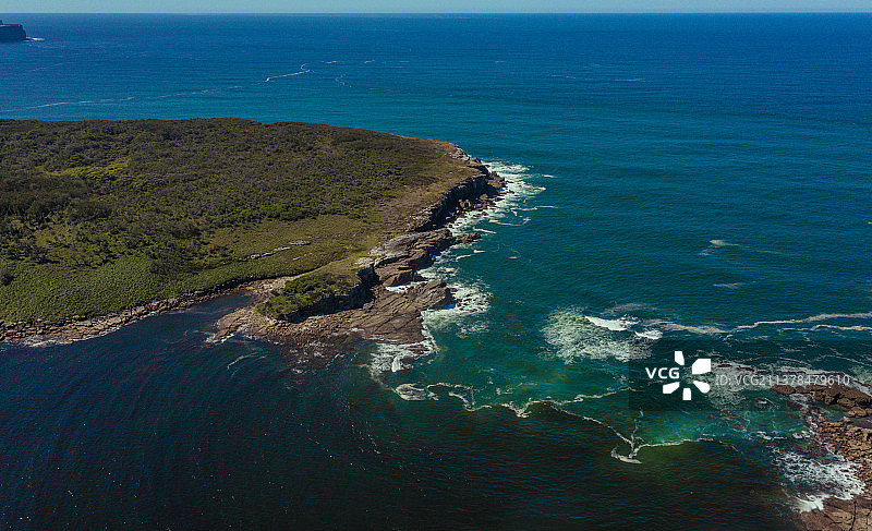 澳洲杰维斯海湾海岛海水礁石无人机航拍图片素材