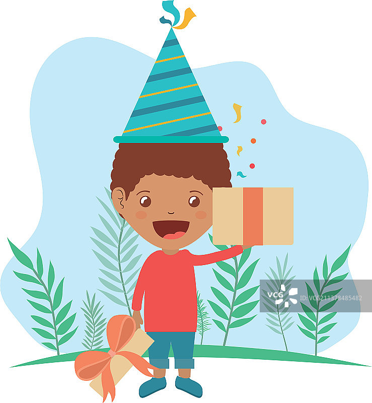 戴生日帽和礼品盒的男孩图片素材