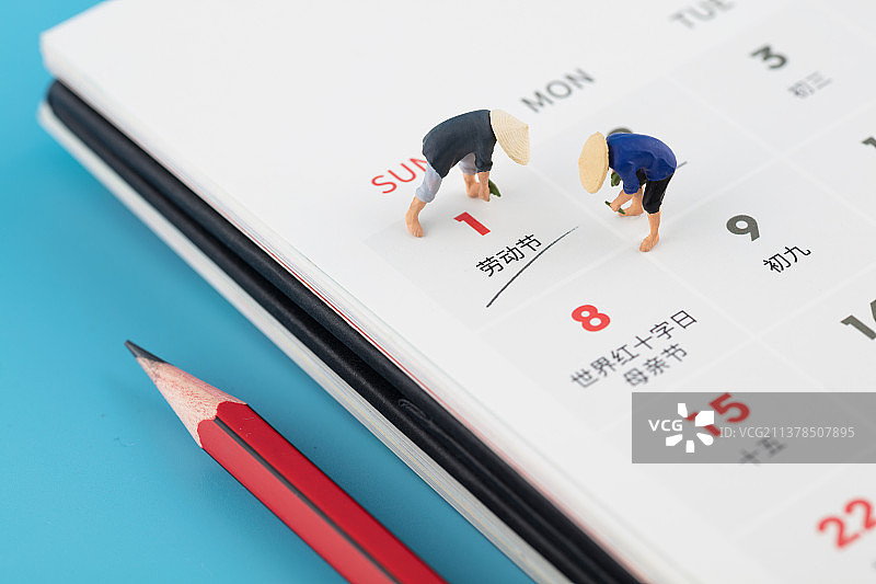 微缩创意农民伯伯劳动节干农活图片素材