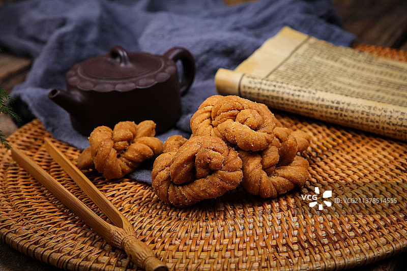 酥香美味磁器口麻花图片素材