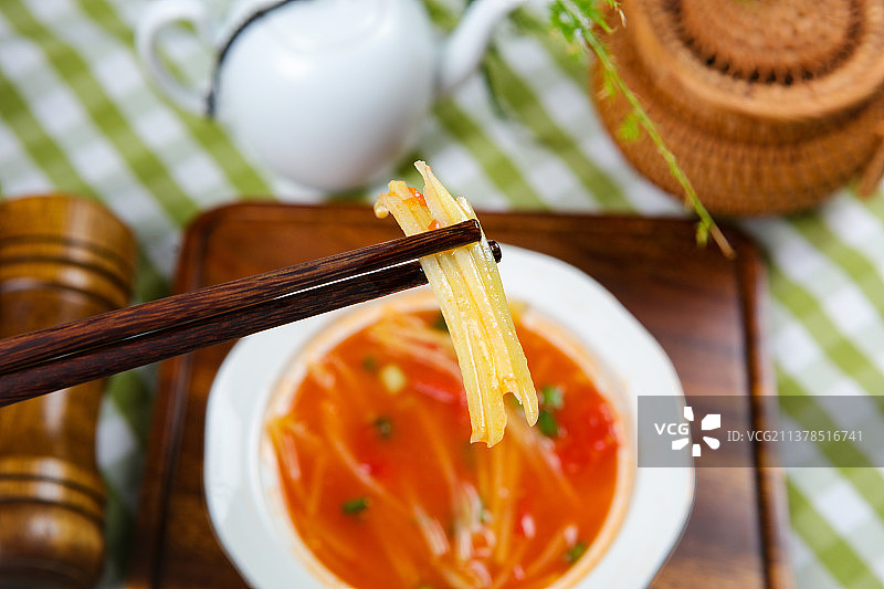 鲜美可口番茄土豆丝汤图片素材