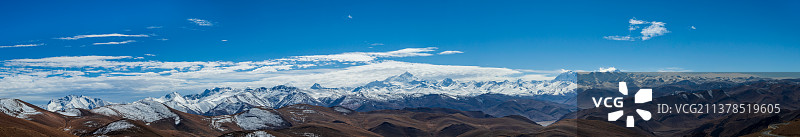 珠穆朗玛峰以及努子峰，洛子峰，岛峰，山峰图片素材
