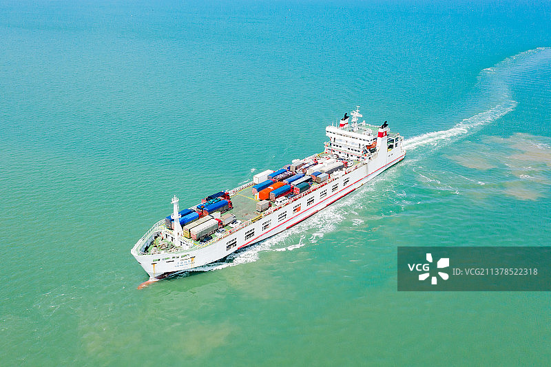 行驶在琼州海峡的粤海铁1号图片素材