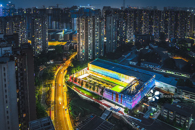 夜空中的“彩虹馆”——成都大运会射击场馆改造升级完毕图片素材