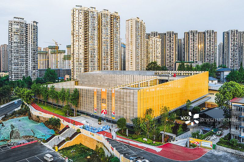 夜空中的“彩虹馆”——成都大运会射击场馆改造升级完毕图片素材