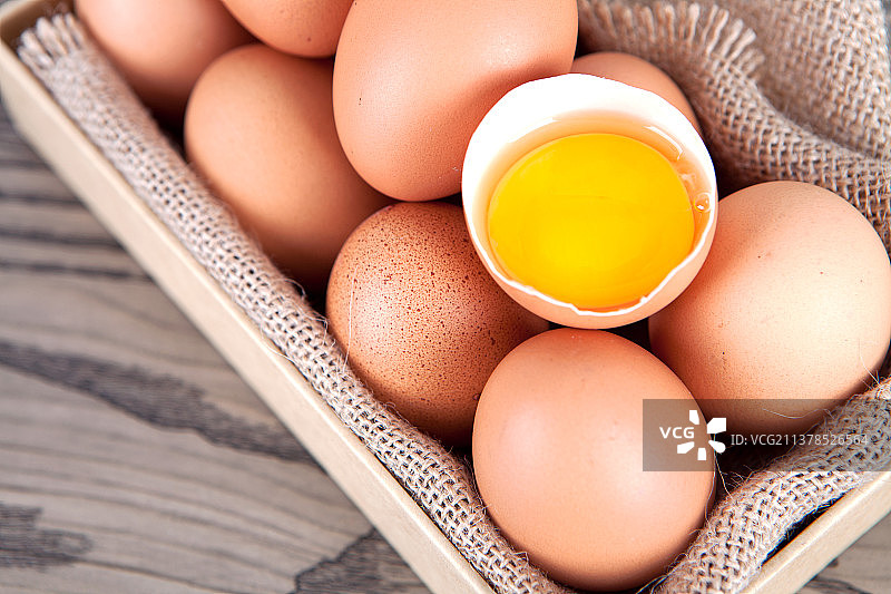 新鲜的鸡蛋图片素材