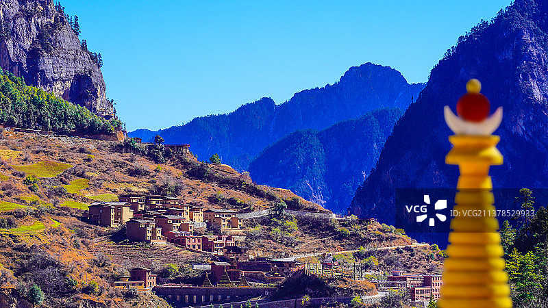 远眺千年古村——巴拉村图片素材