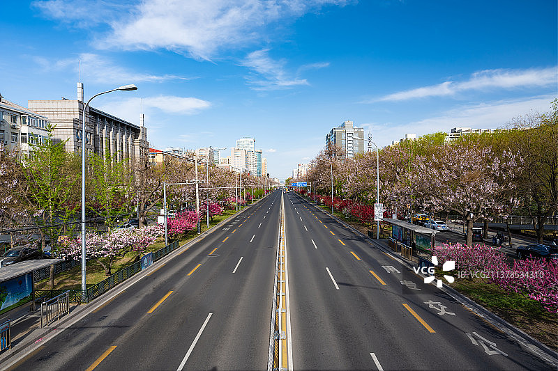 北京春天的平安大道图片素材