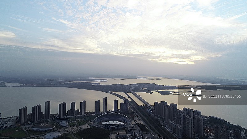 傍晚安静的水上城市图片素材