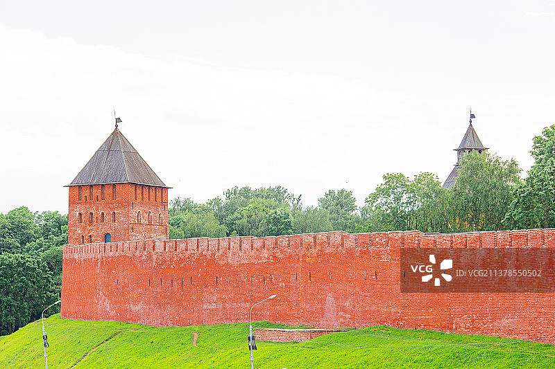 俄罗斯诺夫哥罗德沃尔霍夫河畔的诺夫哥罗德克里姆林宫图片素材