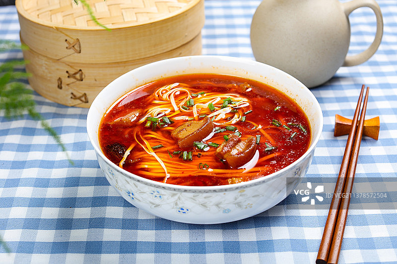 美味鲜香的红烧肉面图片素材