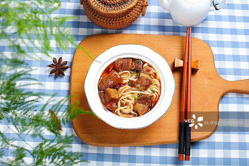 美味鲜香的红烧肉面图片素材