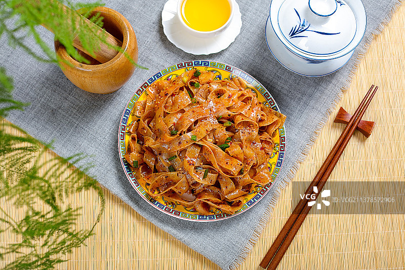 好吃美味的红油面皮图片素材