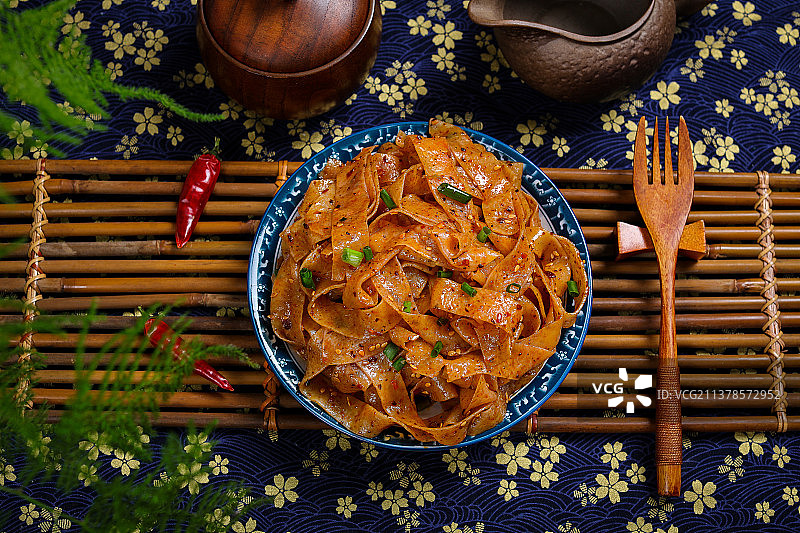 好吃美味的红油面皮图片素材