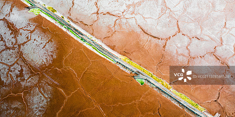 新疆玛纳斯盐湖图片素材