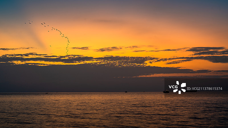 余晖落海面图片素材