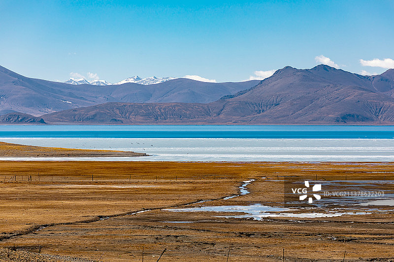 西藏山南浪卡子县羊卓雍措图片素材
