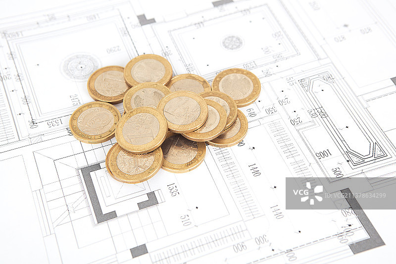 图纸上的硬币图片素材