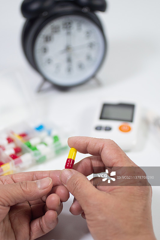 医保卡社保卡吃药糖尿病高血压图片素材