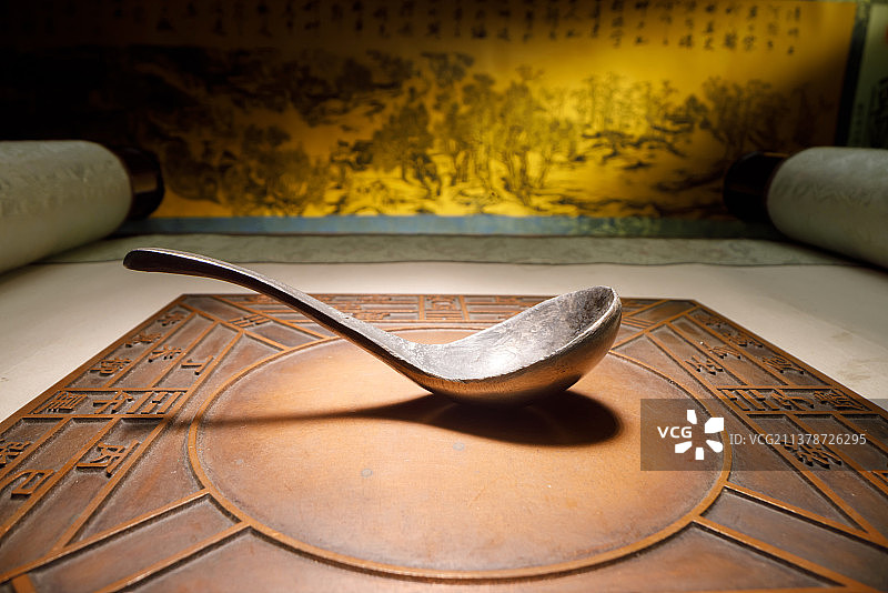 中国传统指南针司南图片素材