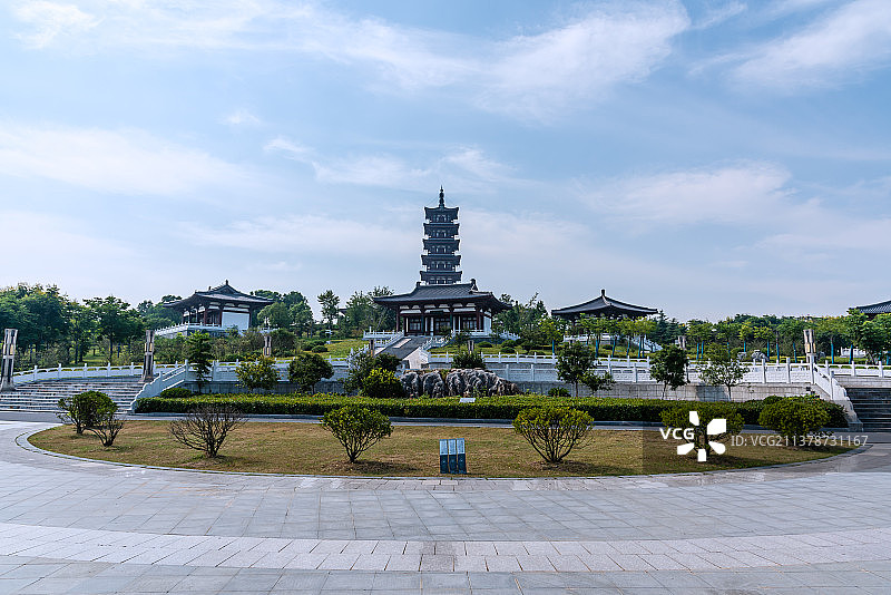 中国安徽宿州灵璧钟馗文化园的天地回廊警柱广场图片素材