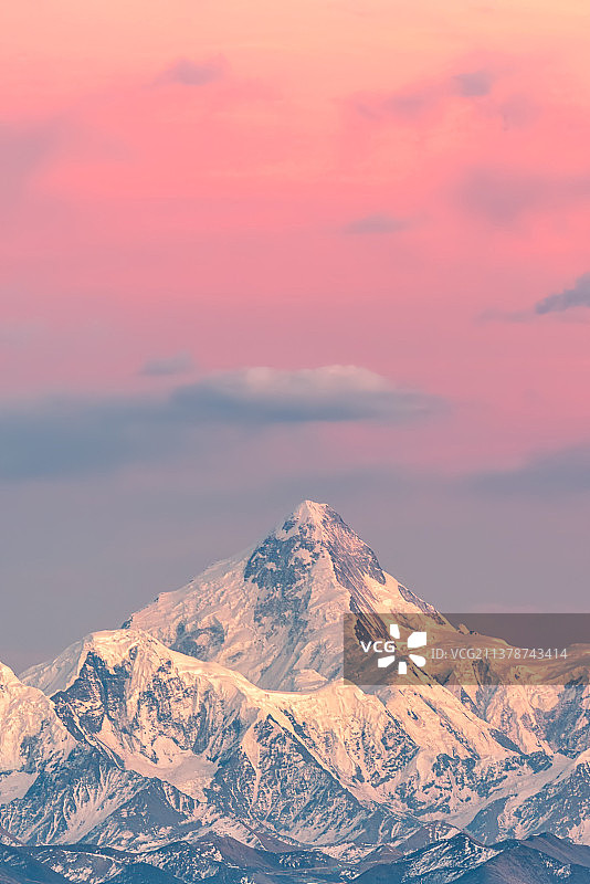 贡嘎雪山日落晚霞图片素材
