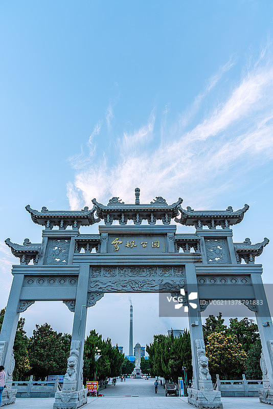 中国安徽宿州雪枫公园的大门石牌坊图片素材