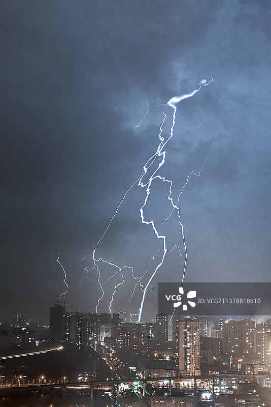 雷电雨夜图片素材