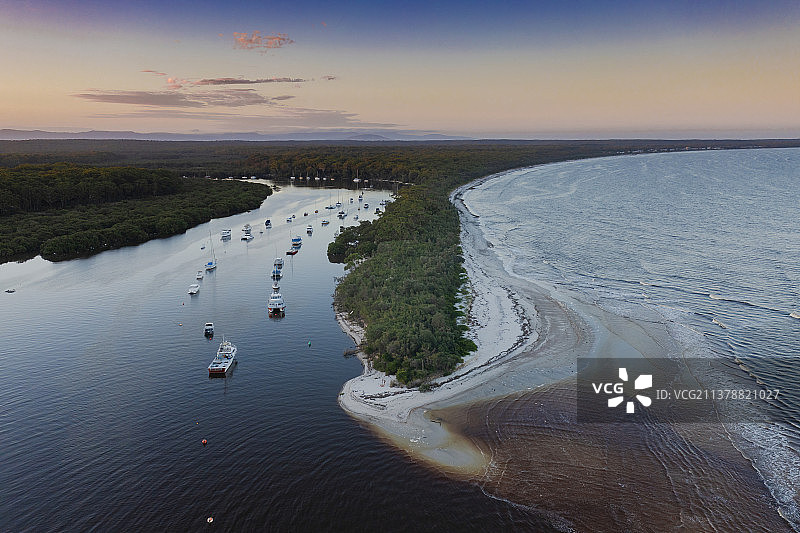 澳洲悉尼杰维斯湾卡拉拉海滩晨景无人机航拍图片素材