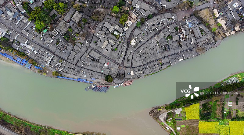 俯瞰成都黄龙溪河流码头和街市古建筑图片素材