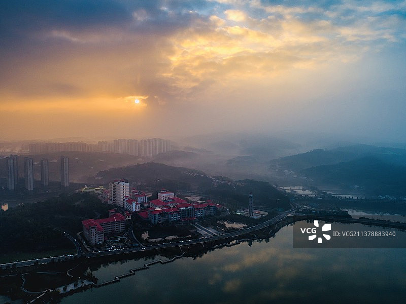 夕阳中的风景图片素材
