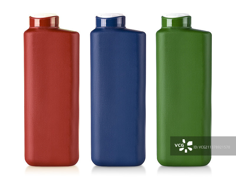 白色背景下的彩色塑料洗发水瓶图片素材