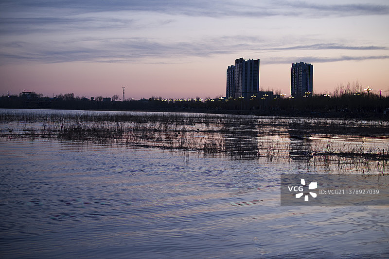 黑鱼泡畔夕照图图片素材