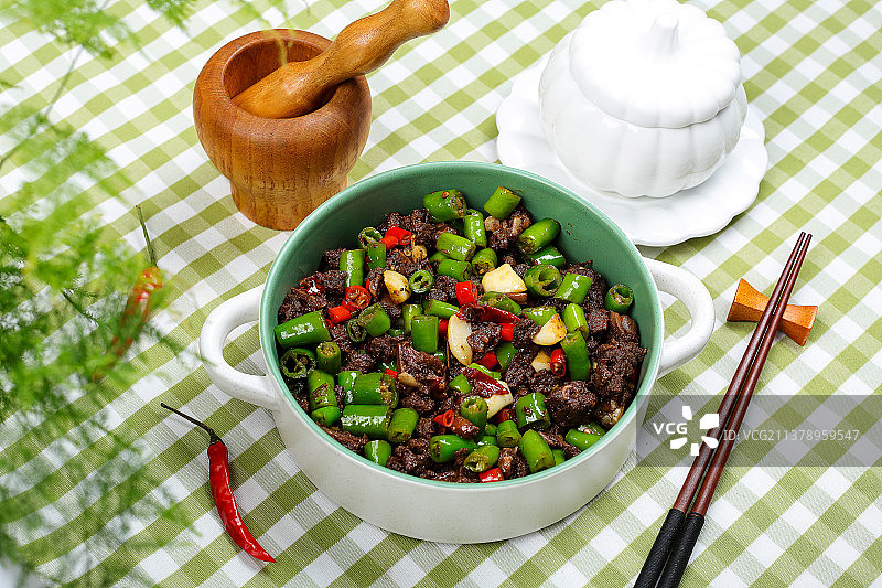 美味诱人的辣炒鸭血图片素材