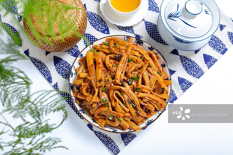 凉拌手撕红油杏鲍菇图片素材