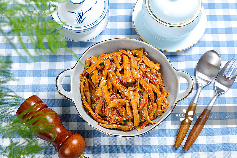 凉拌手撕红油杏鲍菇图片素材