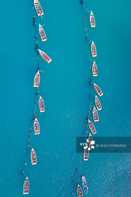 碧波荡漾在海上养殖场图片素材