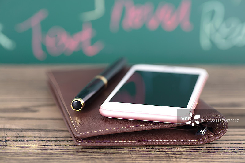 手机和钱包图片素材