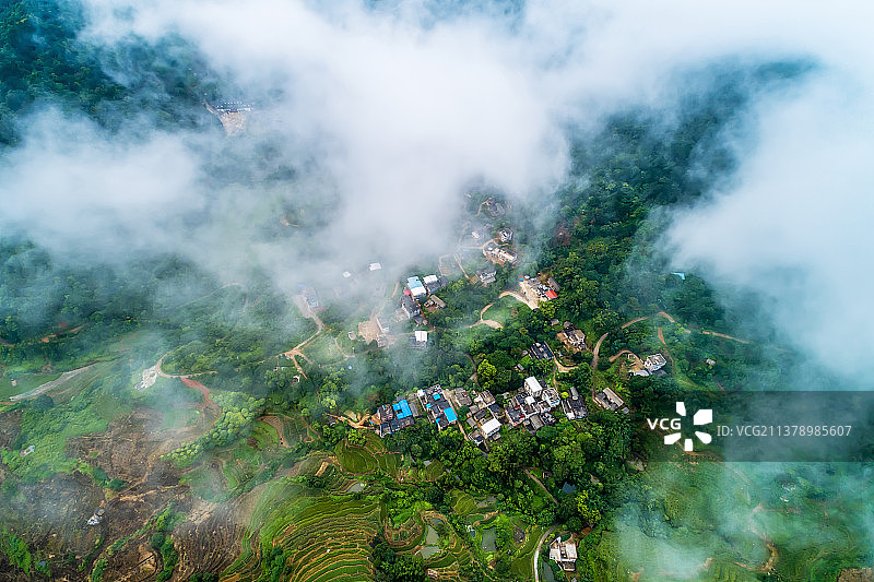 《云海深处》图片素材