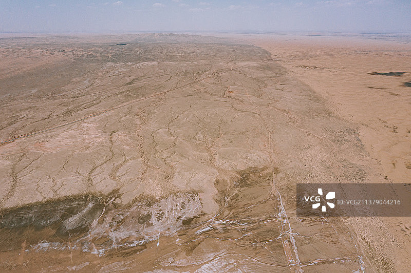 中国甘肃省武威市民勤县沙漠盐碱地地貌航拍图图片素材