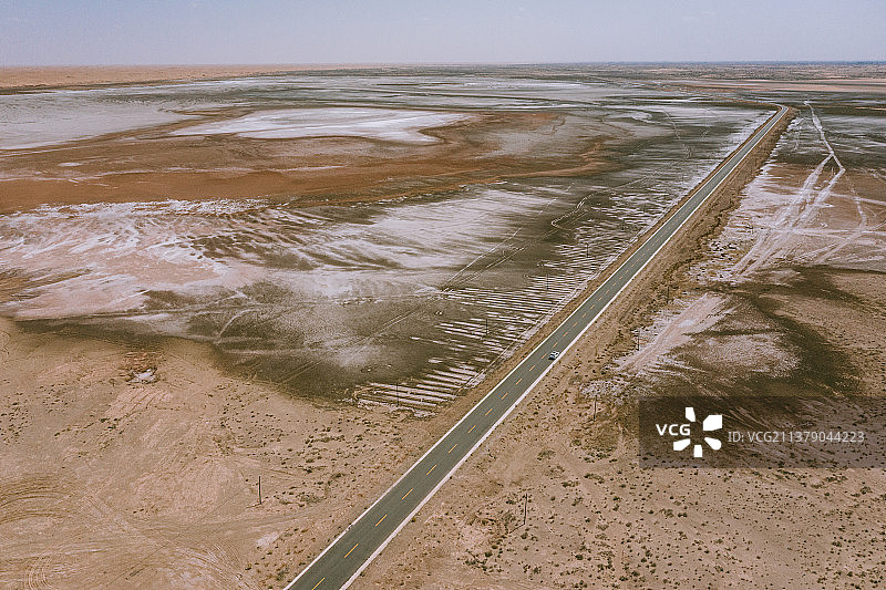 中国甘肃省武威市民勤县沙漠盐碱地地貌航拍图图片素材
